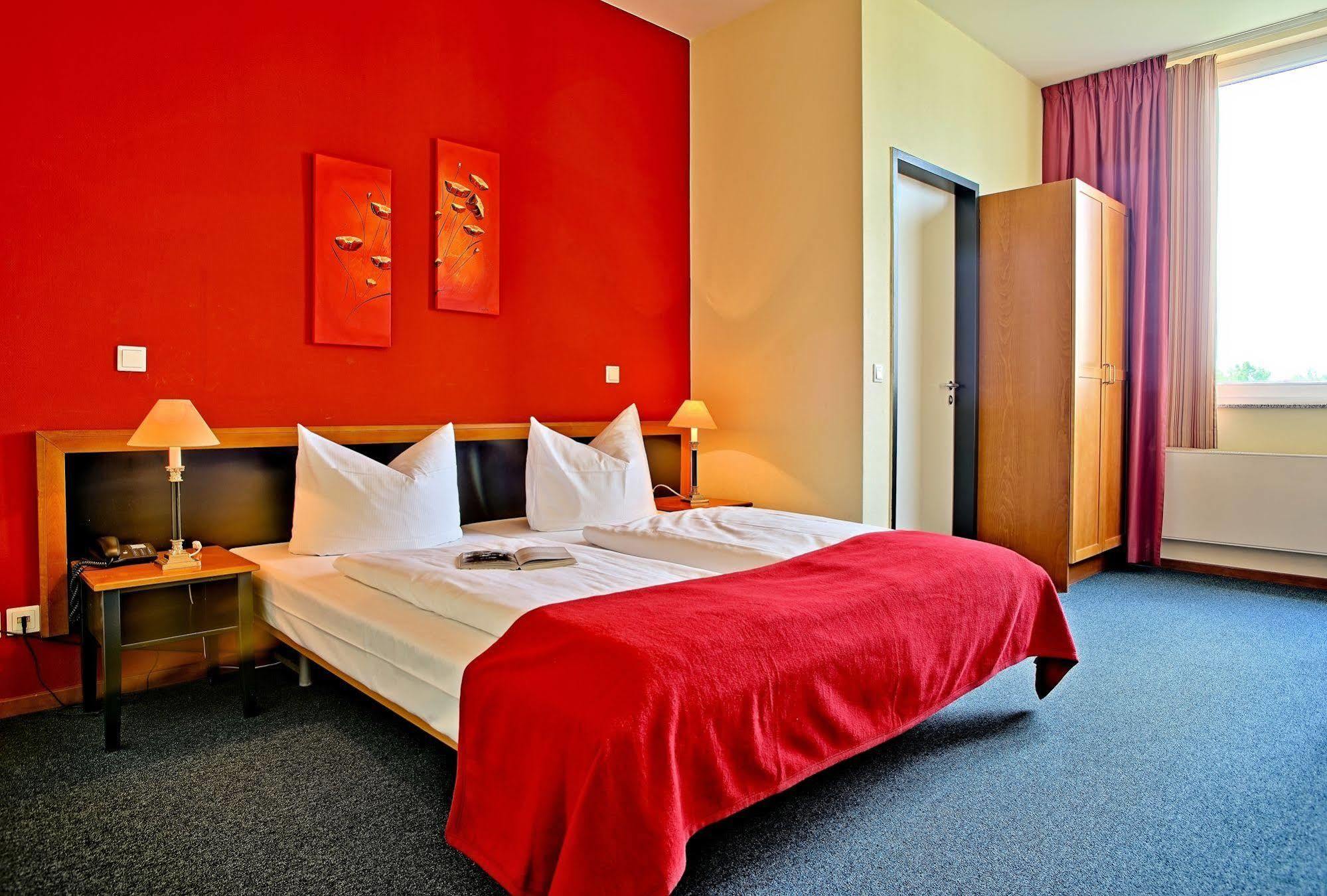 Hotel H24 Hoteltow 3*