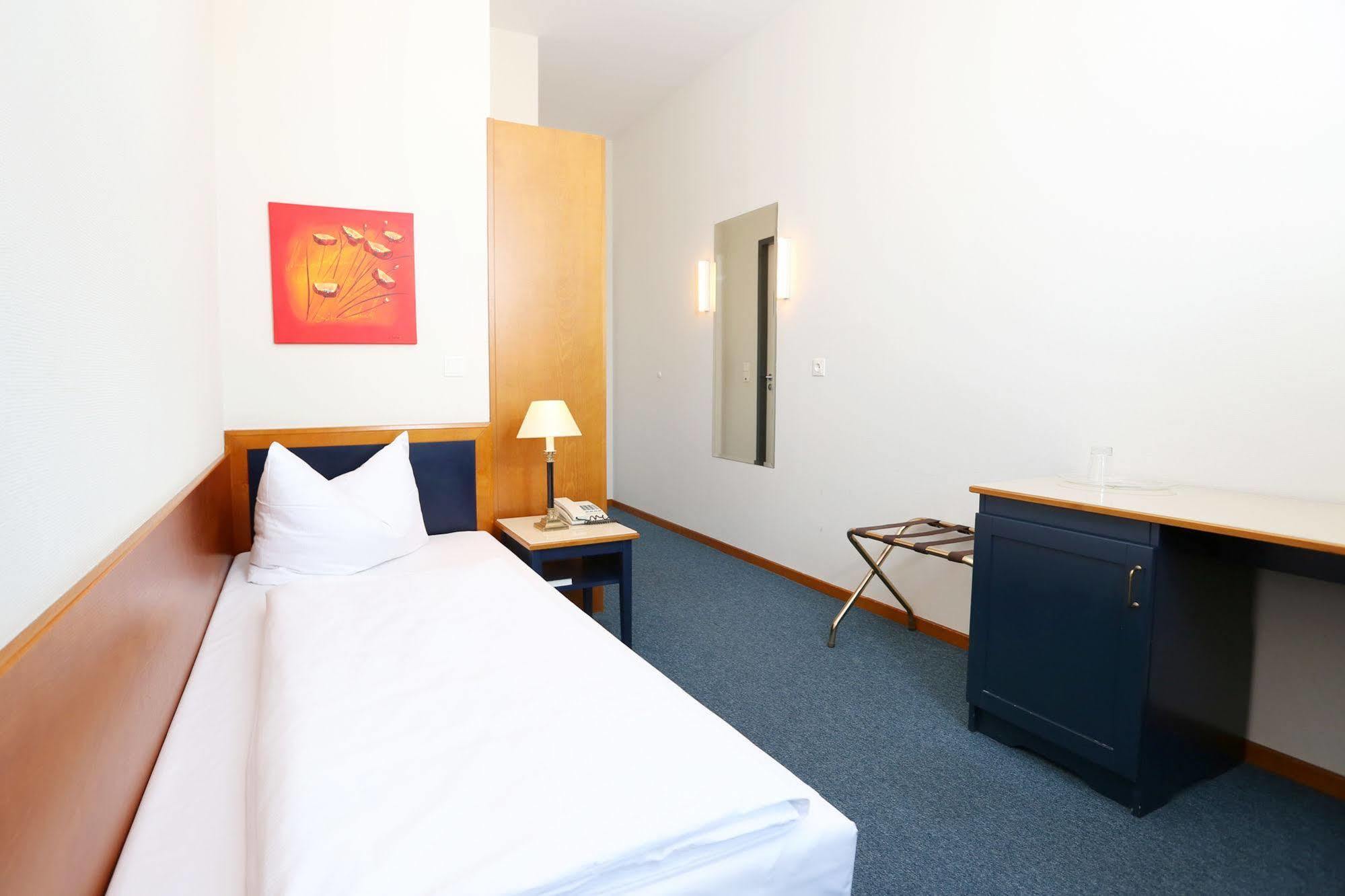 Hotel H24 Hoteltow Teltow